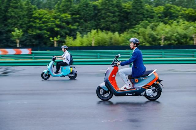 預(yù)防電動車電池自行放電的三個小妙招